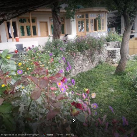 Mountain Refuge Guest House Karimabad  Eksteriør billede